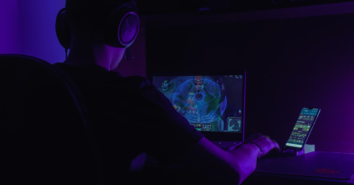 游戏出海服务器怎么选？SLG/MOBA/棋牌/休闲四档架构决策框架与成本实测（2026）